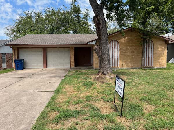 806 Phillips, Ennis, TX